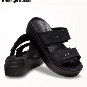 CROCS Women's Brooklyn Buckle Sandals